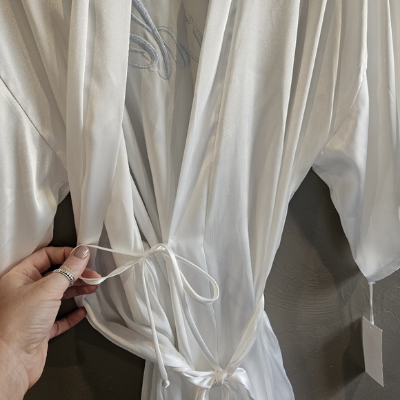 NWT Bride Robe Linea Donatella White Embroidered Silky Satin Bridal Wedding NEW - Picture 7 of 11